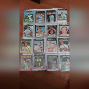 Lot of 109 vintage baseball cards